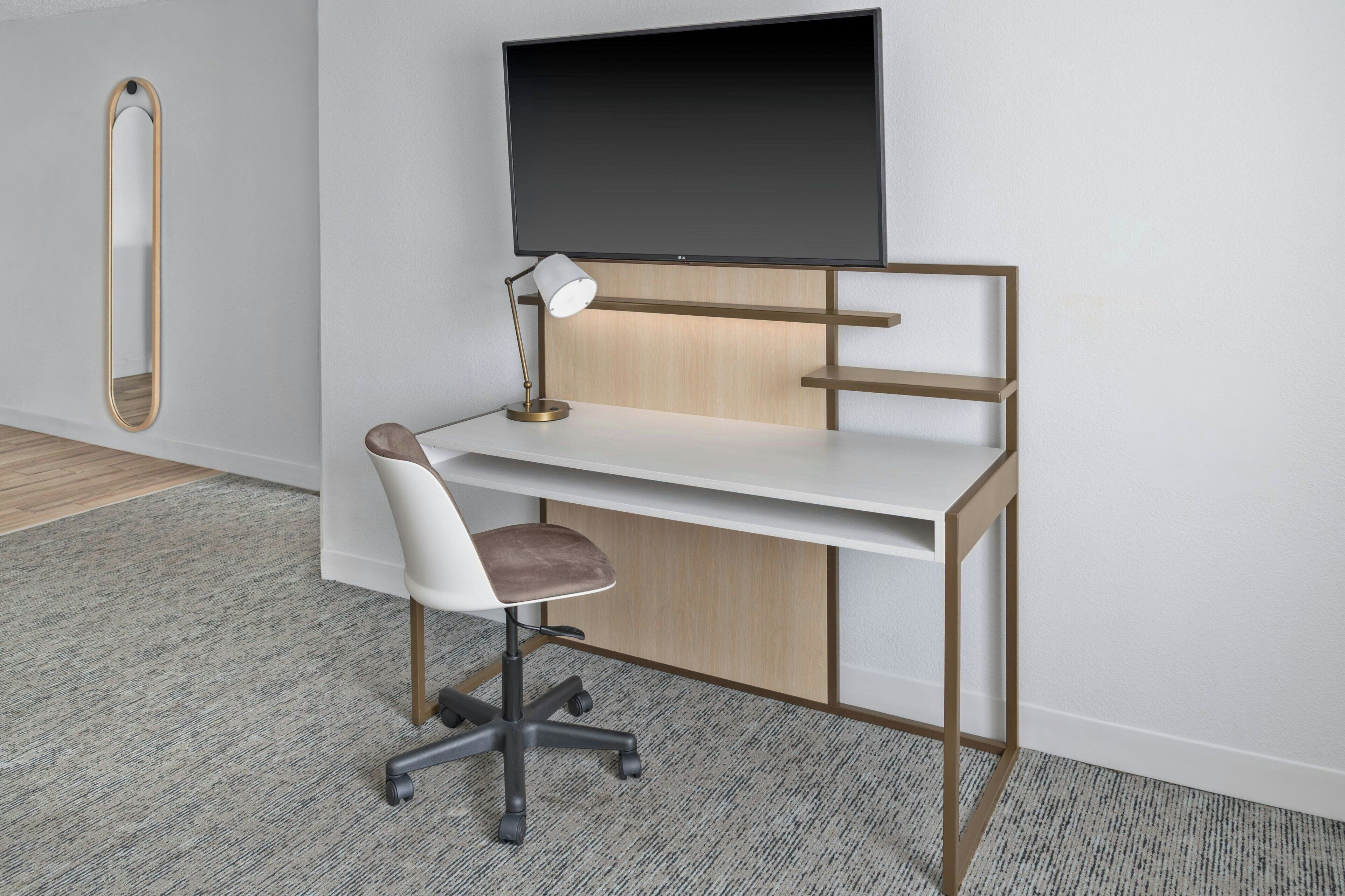 suite, 1 bedroom, non smoking | premium bedding, in-room safe, desk, iron/ironing board