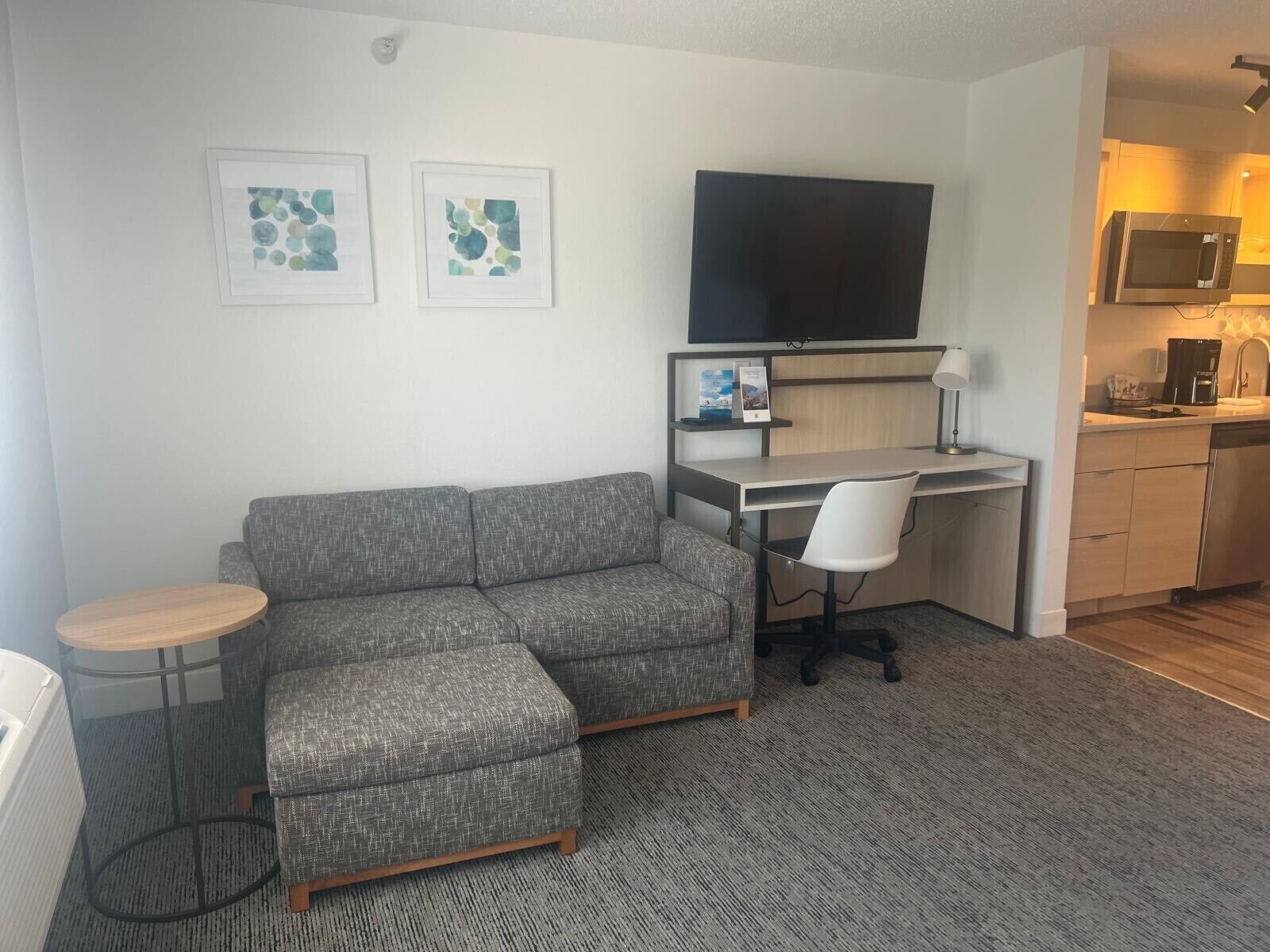 lcd tv, video game console