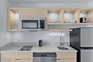 Estudio, 1 cama King size y sofá cama | Cocina privada | Refrigerador, microondas, horno y parrilla de estufa