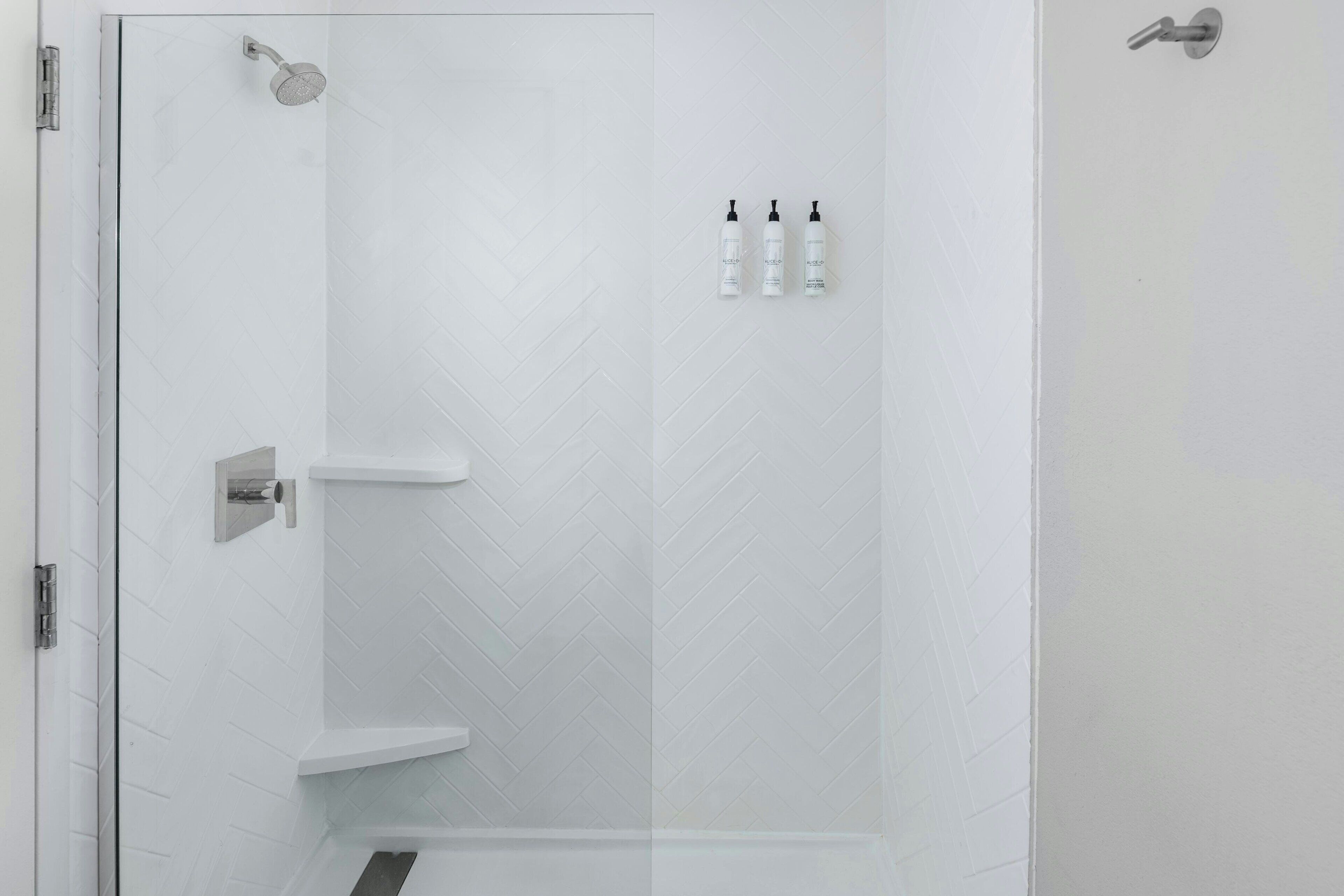 Studio, 1 King Bed with Sofa bed | Bathroom | Combined shower/tub, free toiletries, hair dryer, towels