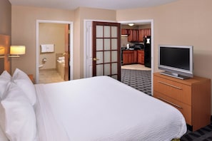 Premium bedding, in-room safe, desk, iron/ironing board