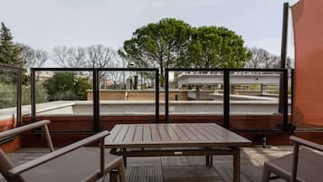 Executive kamer, 1 kingsize bed, niet-roken, terras | Kamervoorziening