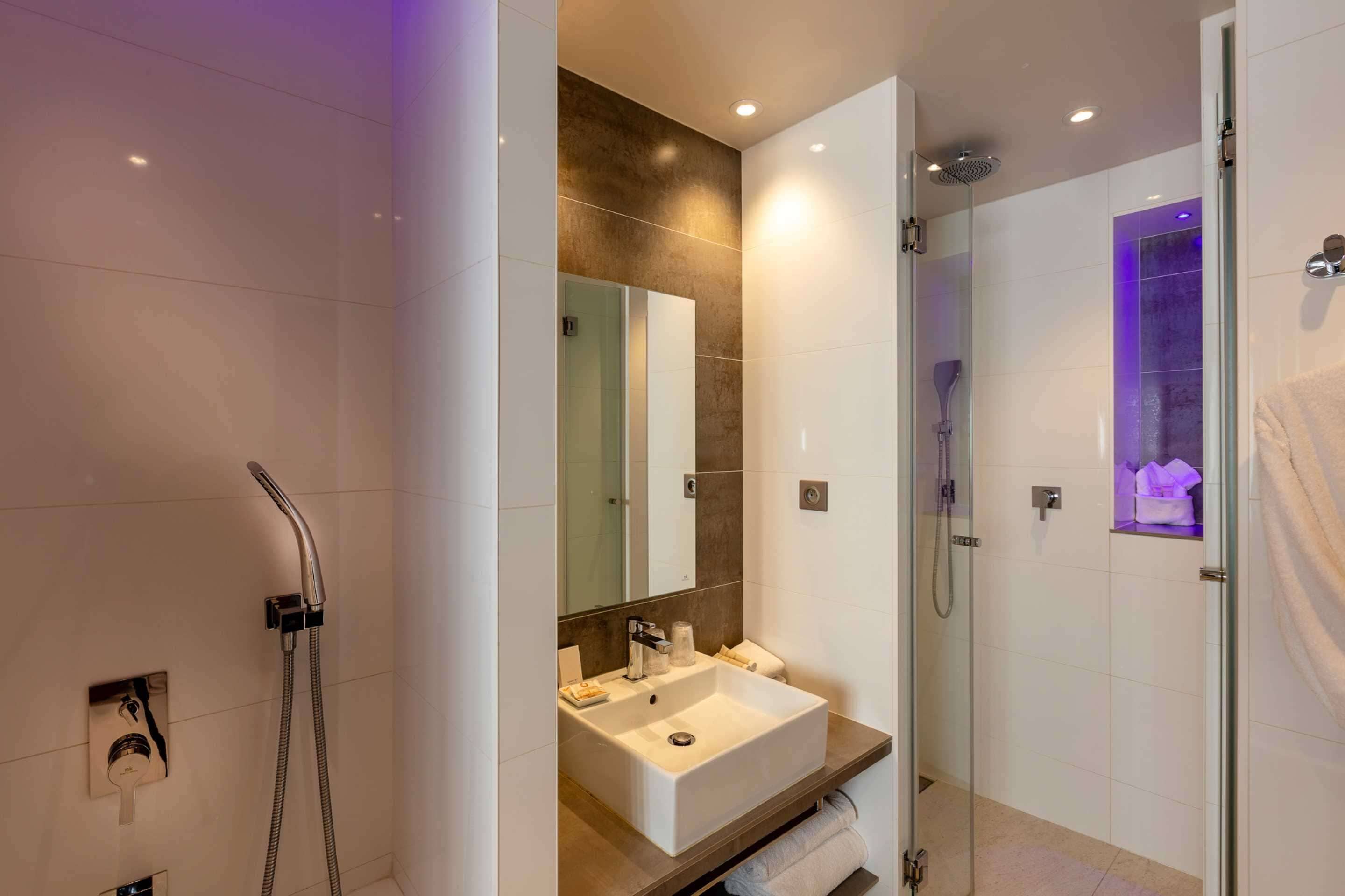 suite, 1 king bed, non smoking (with sofabed) | bathroom | free toiletries, hair dryer, slippers, towels