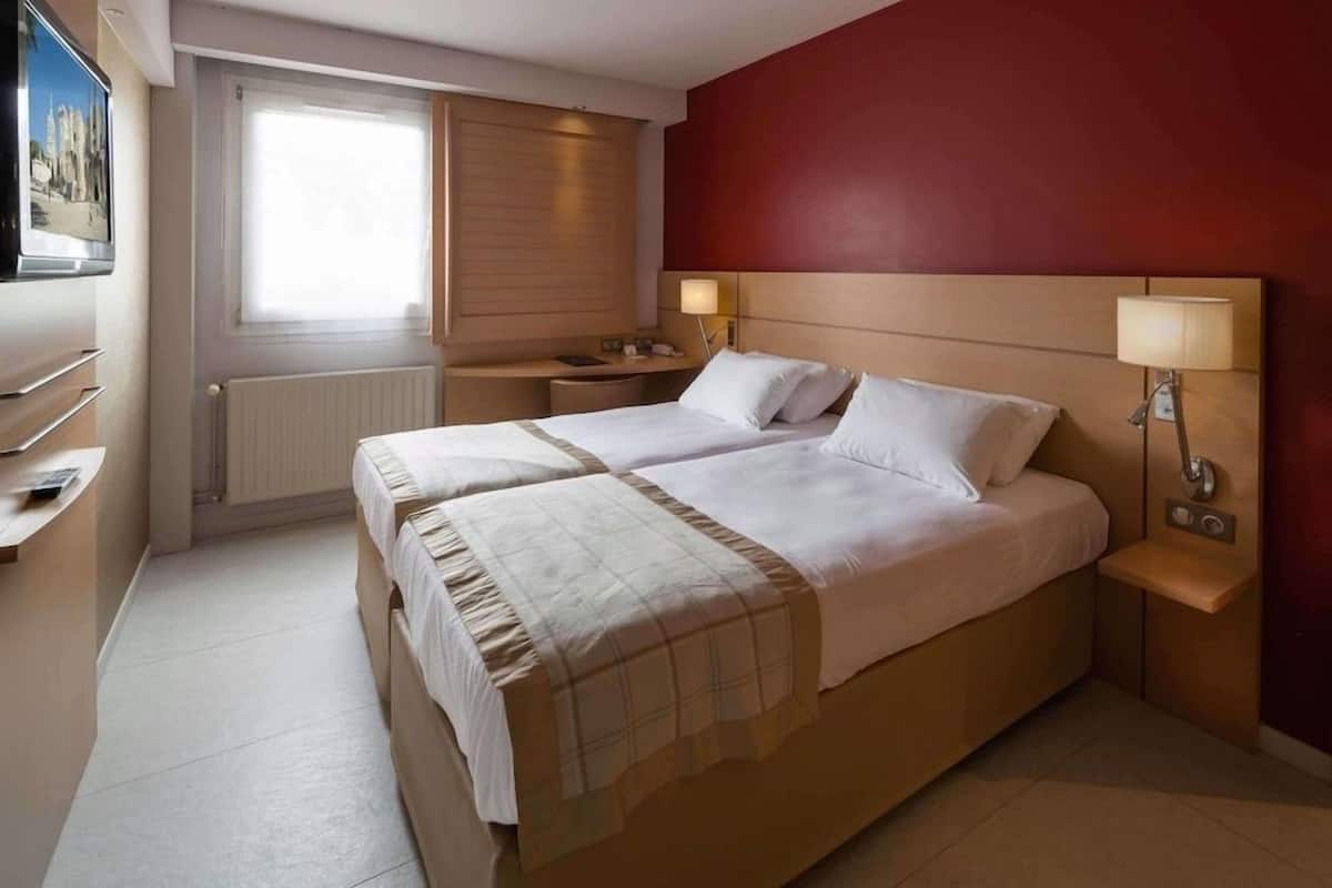 Premium bedding, Select Comfort beds, in-room safe, desk