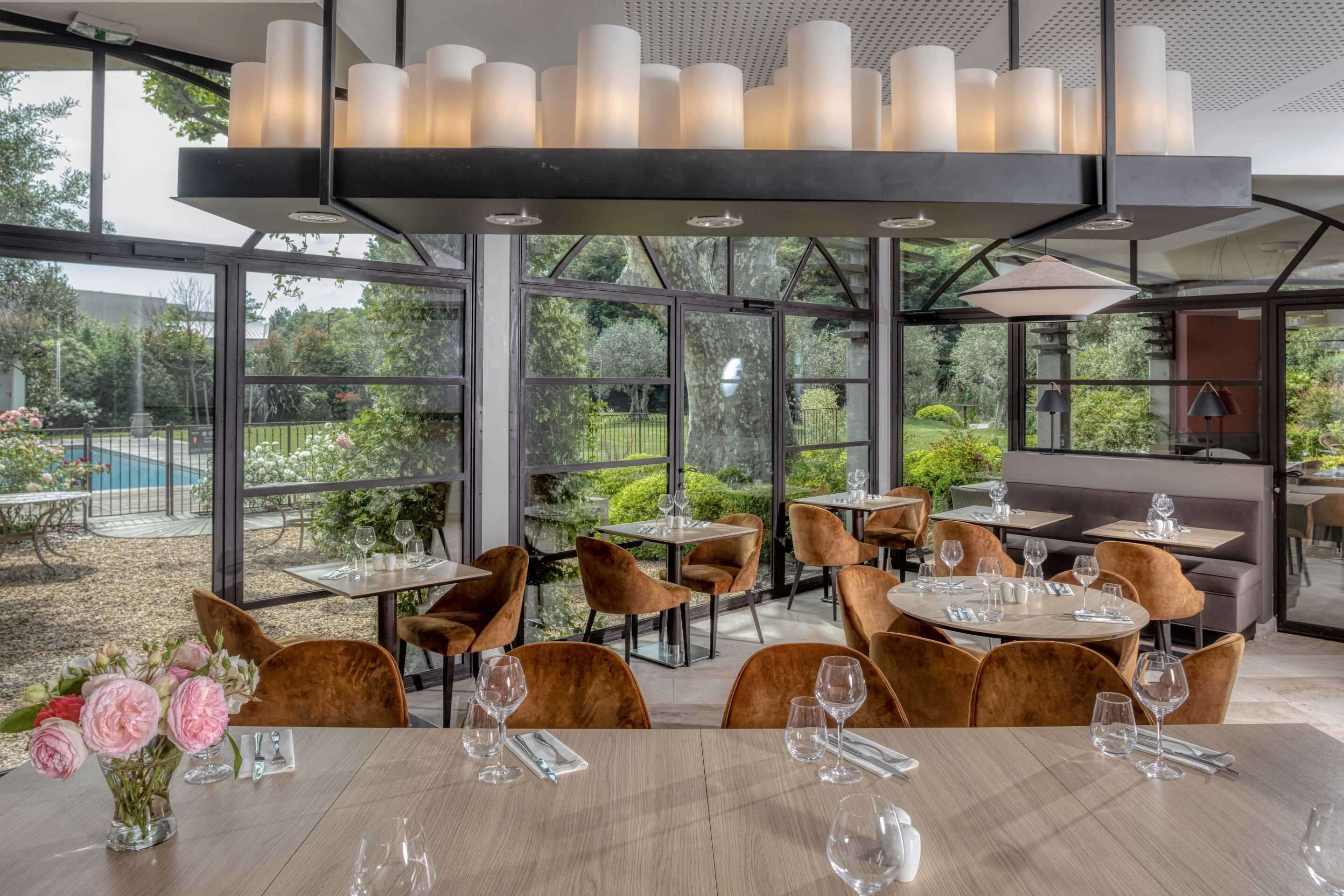 breakfast, lunch, dinner served; french cuisine