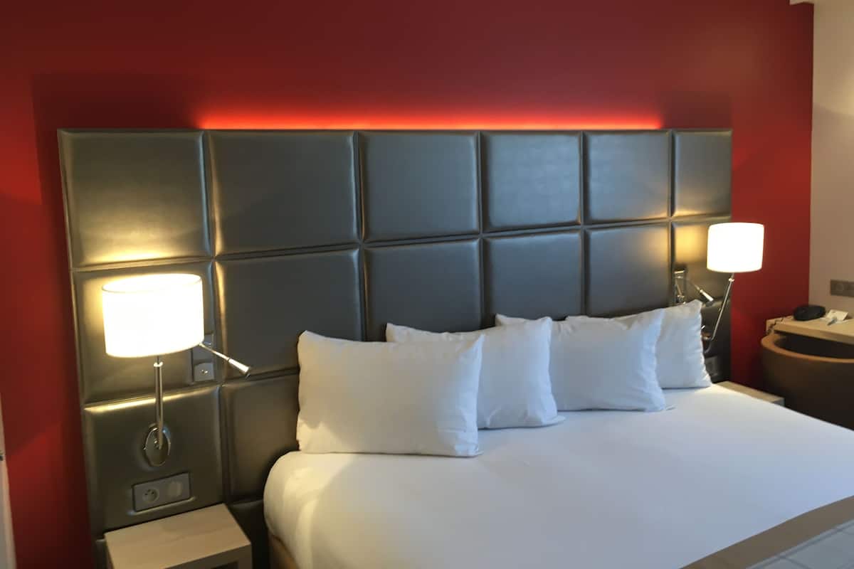 Classic Room, 1 Double Bed, Non Smoking | Premium bedding, Select Comfort beds, in-room safe, desk