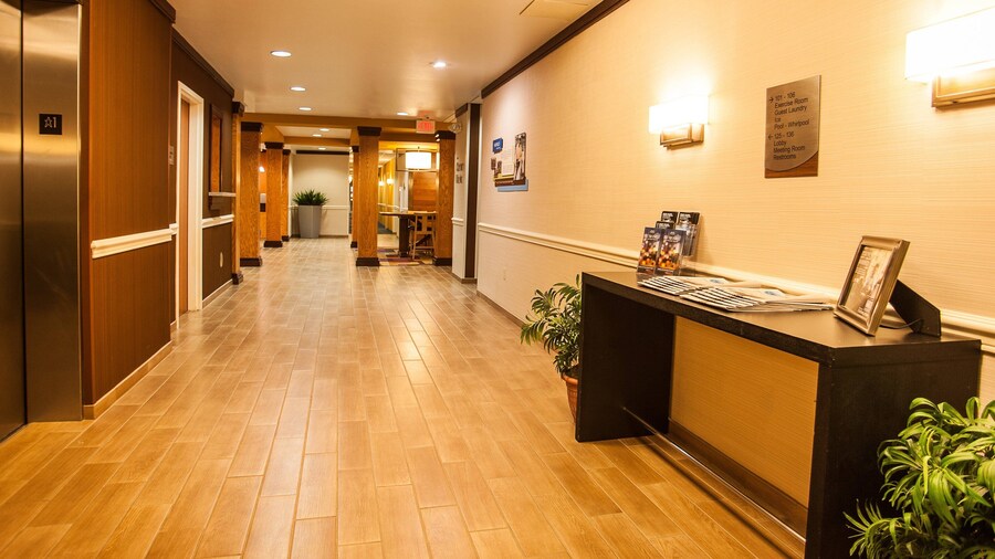 Comfort Inn & Suites Akron South