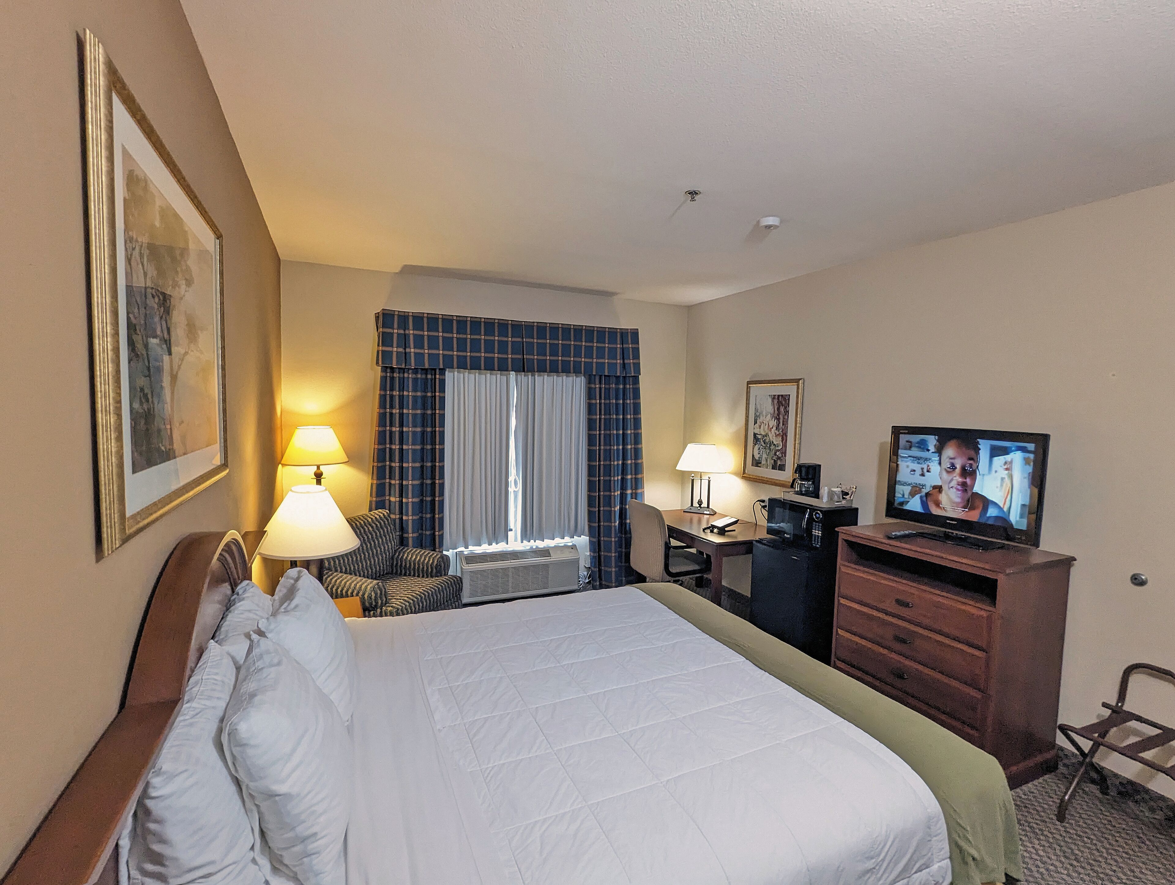 standard room, 1 king bed, non smoking | desk, blackout curtains, iron/ironing board, free wifi