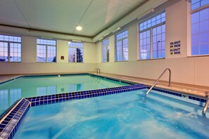 Indoor pool - Holiday Inn Express Hotel & Suites Cadillac by IHG (Cadillac)