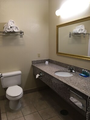 Standard Room, 2 Queen Beds | Bathroom