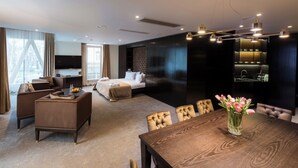 Deluxe Studio Suite with Cathedral View | Oppholdsområde