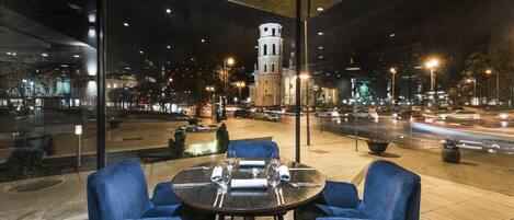 Breakfast, lunch and dinner served