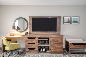 Habitación, 2 camas matrimoniales, con acceso para personas discapacitadas (Mobility & Hearing) | Escritorio, cortinas blackout y tabla de planchar con plancha