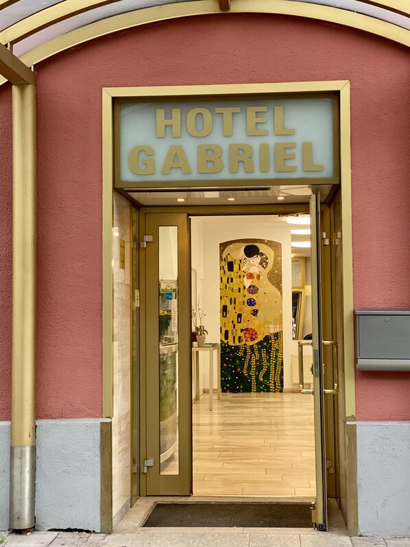 Property entrance - Garten - & Kunsthotels Gabriel (Vienna)