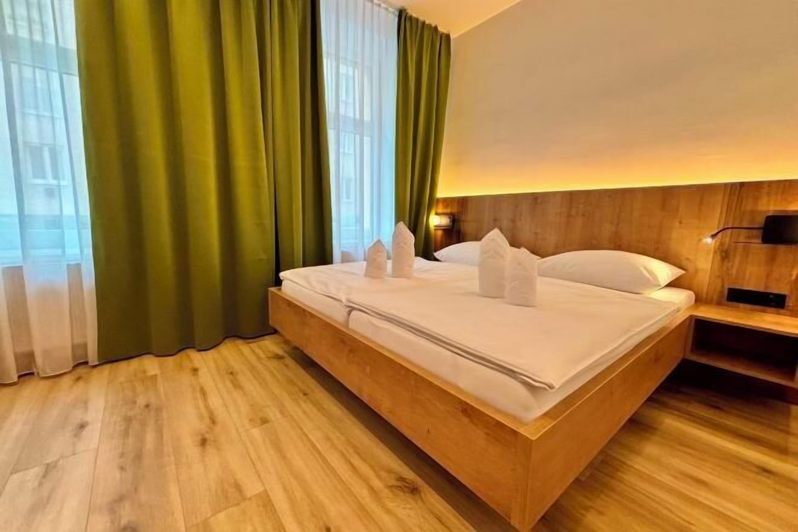 Premium bedding, in-room safe, individually decorated