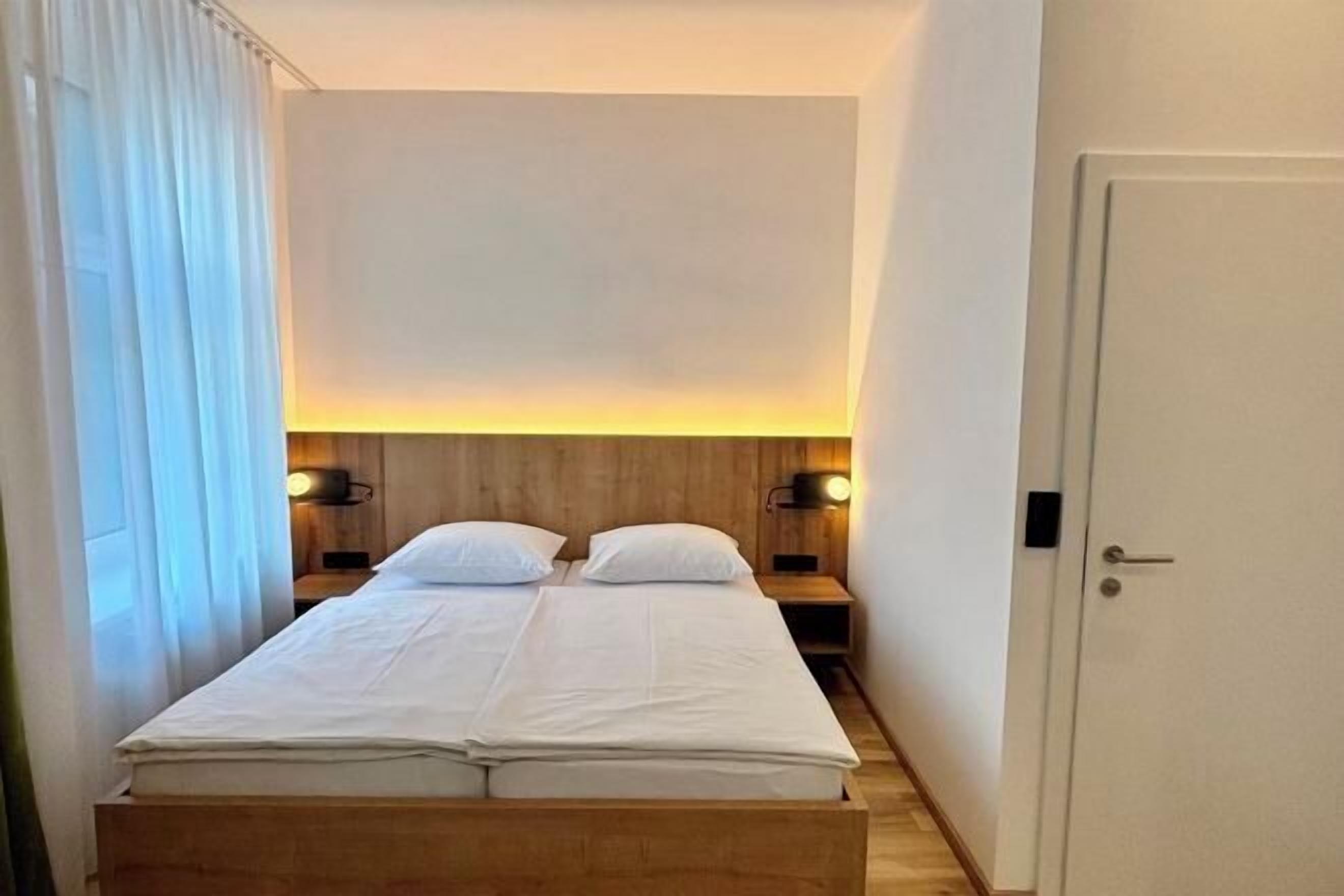 Premium bedding, in-room safe, individually decorated