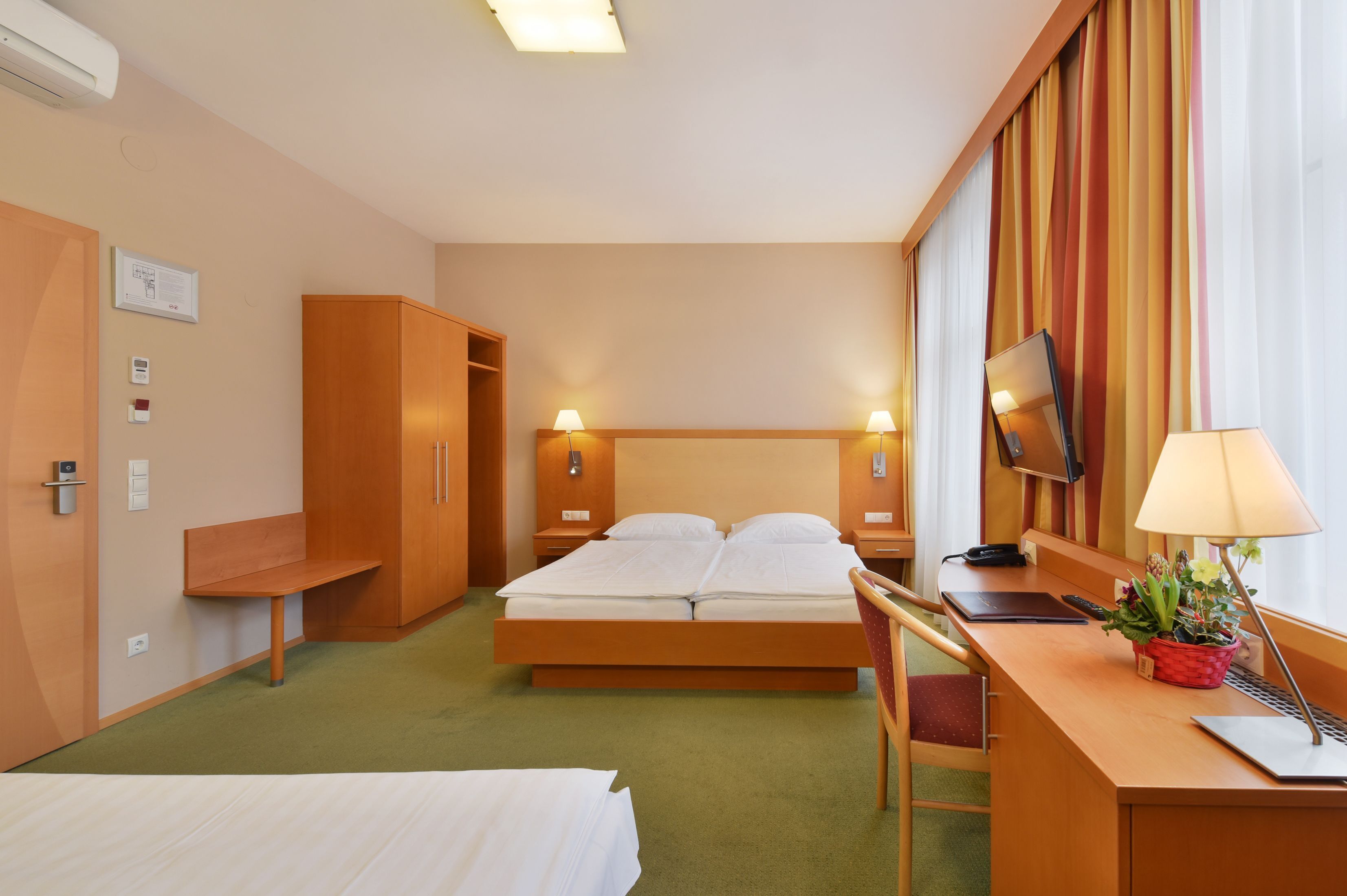 Literie de qualité supérieure, coffres-forts dans les chambres