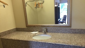 Bathroom - Motel 6 Opelika, AL (Opelika)
