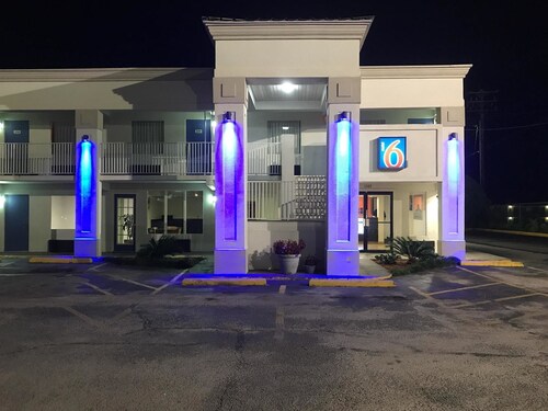 Motel 6 Opelika, AL