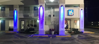 Motel 6 Opelika, AL