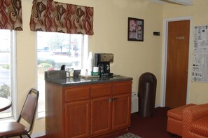 Free daily continental breakfast 