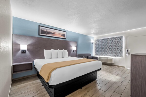 客房, 1 张特大床, 无烟房 | 熨斗/熨衣板、免费 WiFi、床单、闹钟