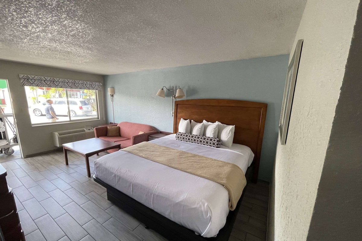 Iron/ironing board, free WiFi, bed sheets, alarm clocks