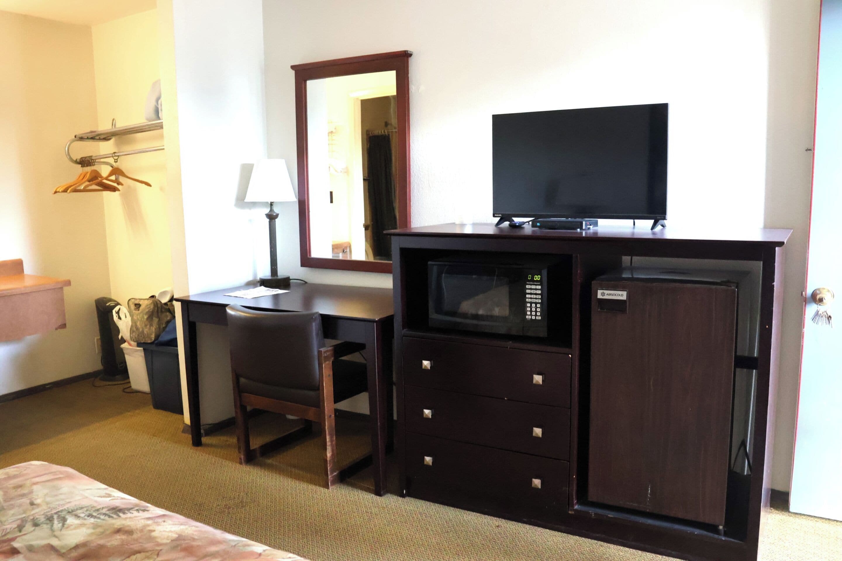 Room, 1 Double Bed | Desk, iron/ironing board, free WiFi, bed sheets