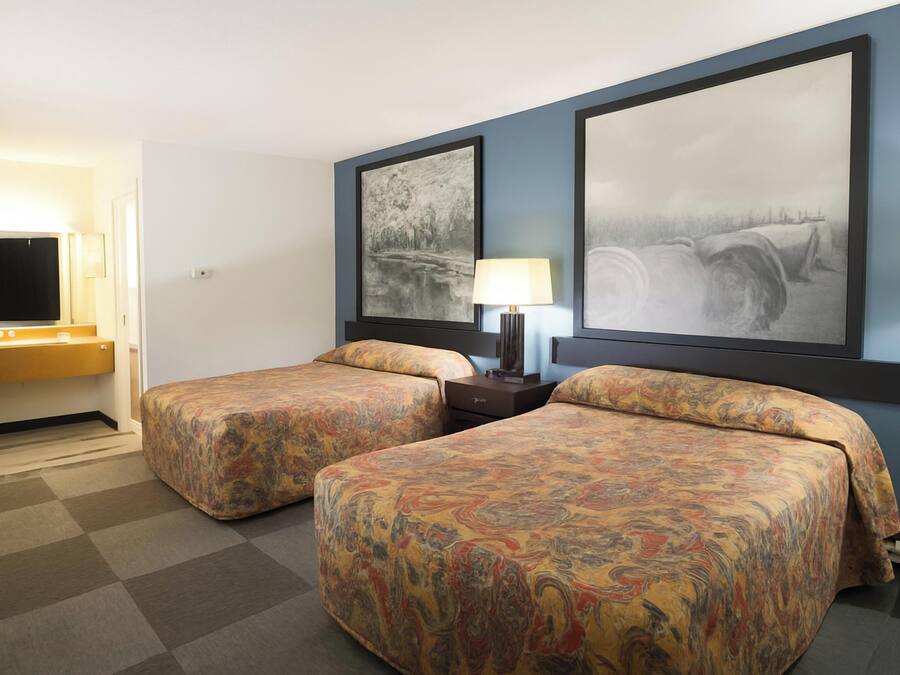 Desk, iron/ironing board, WiFi (free), bed sheets