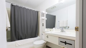 Room, 2 Queen Beds | Bathroom | Free toiletries, towels - OYO Landmark Inn Oskaloosa Near Hwy 63 (Oskaloosa)