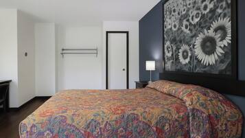 Room, 1 Queen Bed | Desk, iron/ironing board, WiFi (free), bed sheets