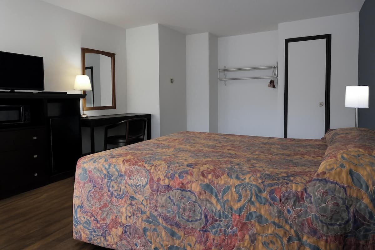 Desk, iron/ironing board, free WiFi, bed sheets