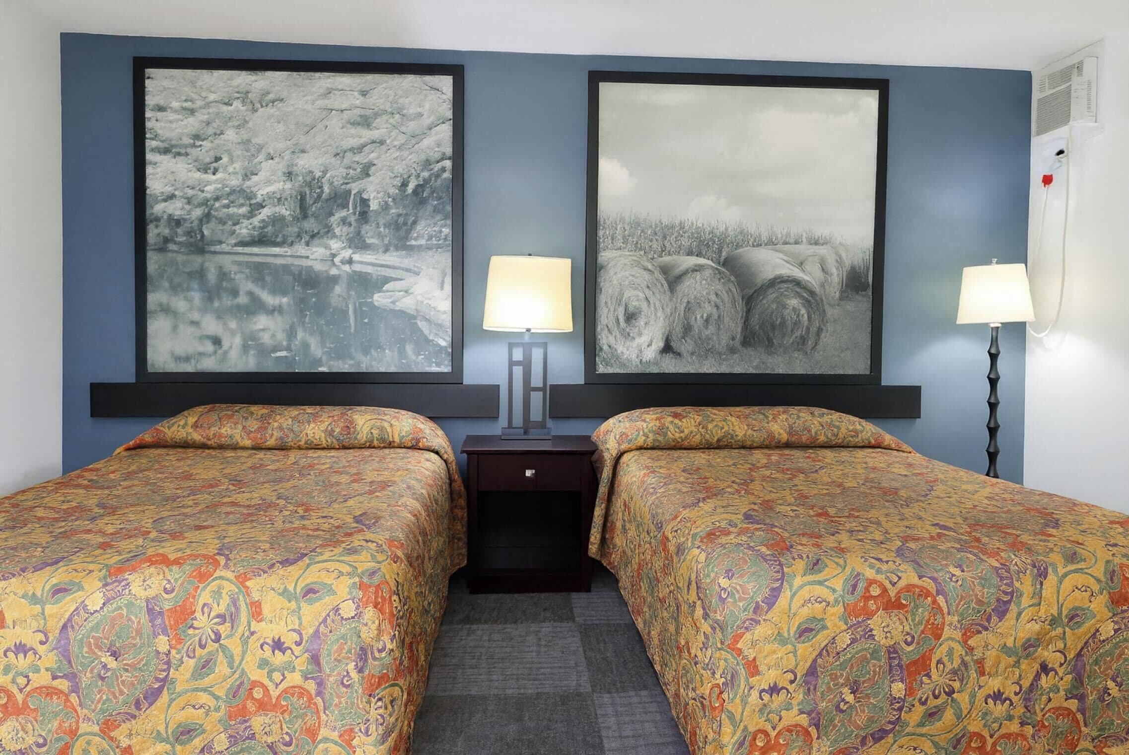 Værelse - 2 queensize-senge | Skrivebord, strygejern/strygebræt, gratis Wi-Fi, sengetøj