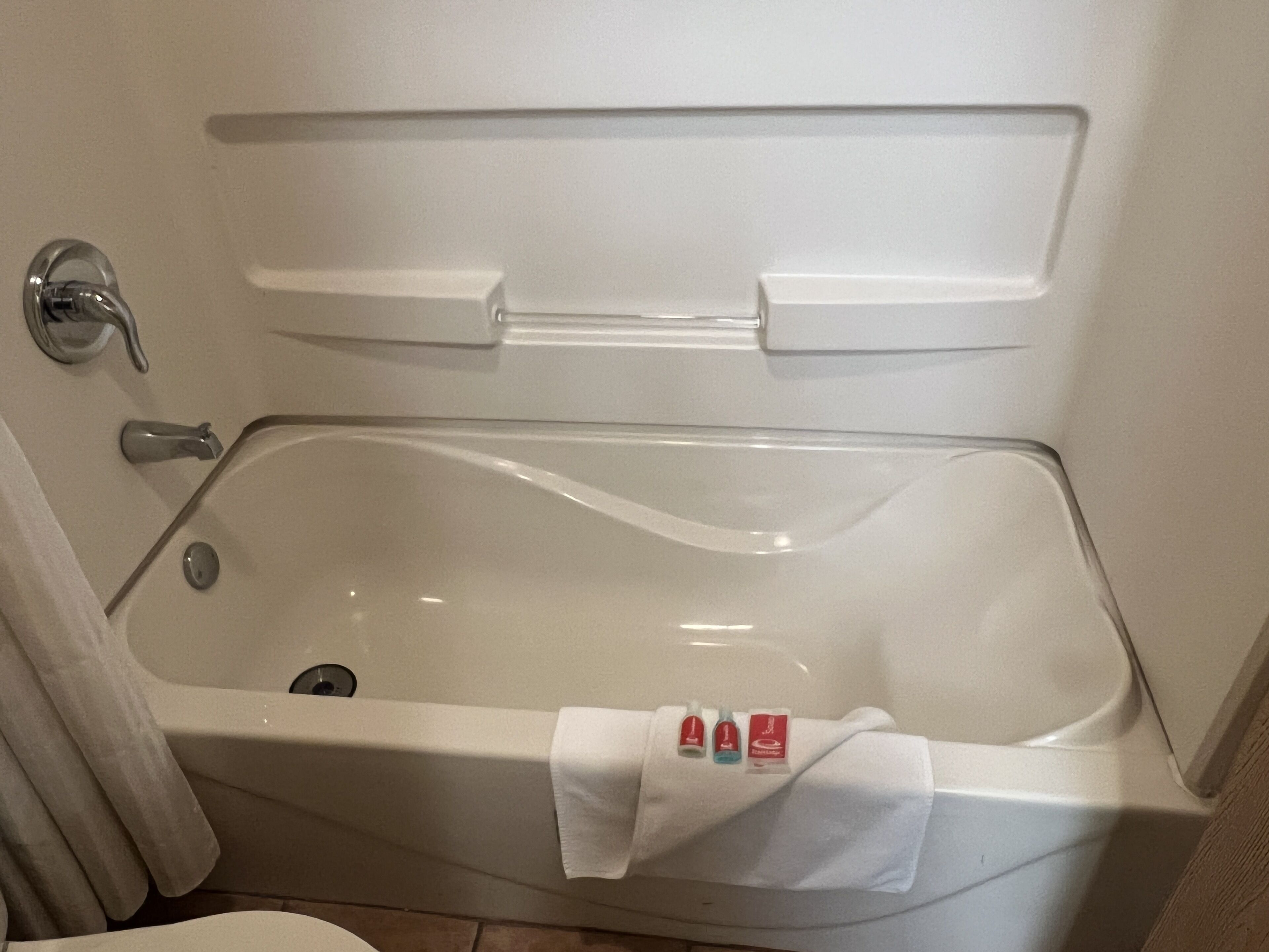 Econo Lodge Inn & Suites