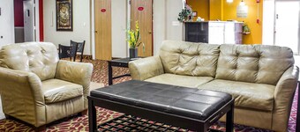 Econo Lodge Inn & Suites Walnut