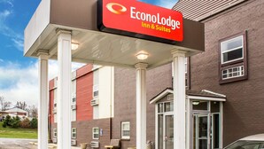 A hotel entrance with a prominent sign for EconoLodge Inn & Suites. - Econo Lodge Inn & Suites Walnut (Walnut)