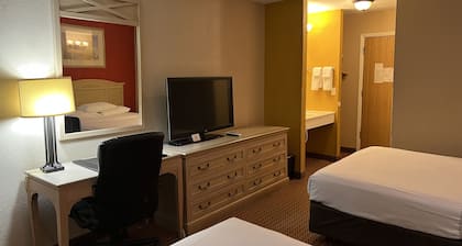 Econo Lodge Inn & Suites