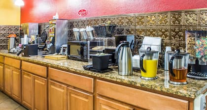 Econo Lodge Inn & Suites