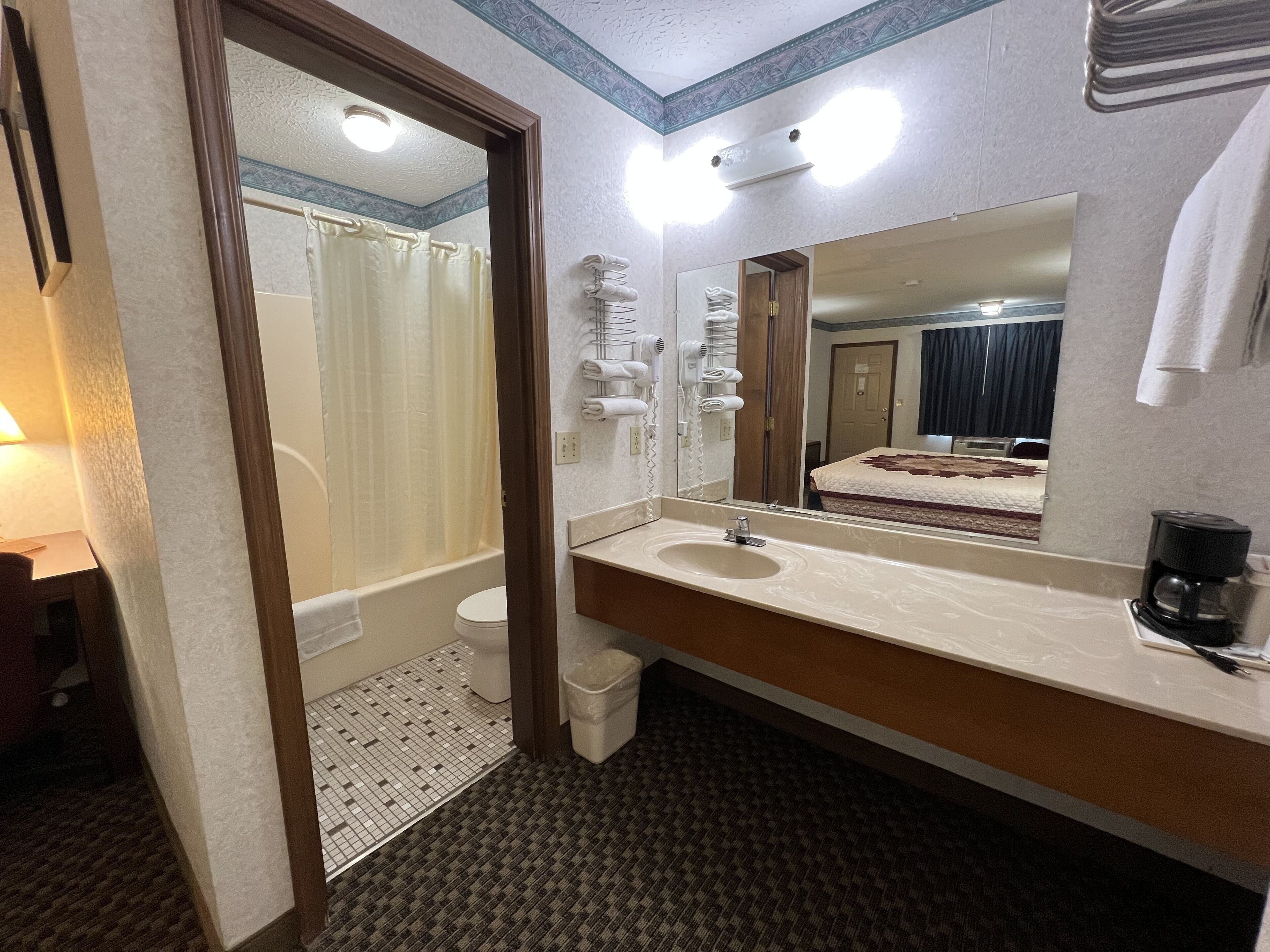 Standaard kamer, 1 kingsize bed | Een bureau, gratis wifi, beddengoed