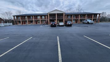 Vista frontal de la propiedad