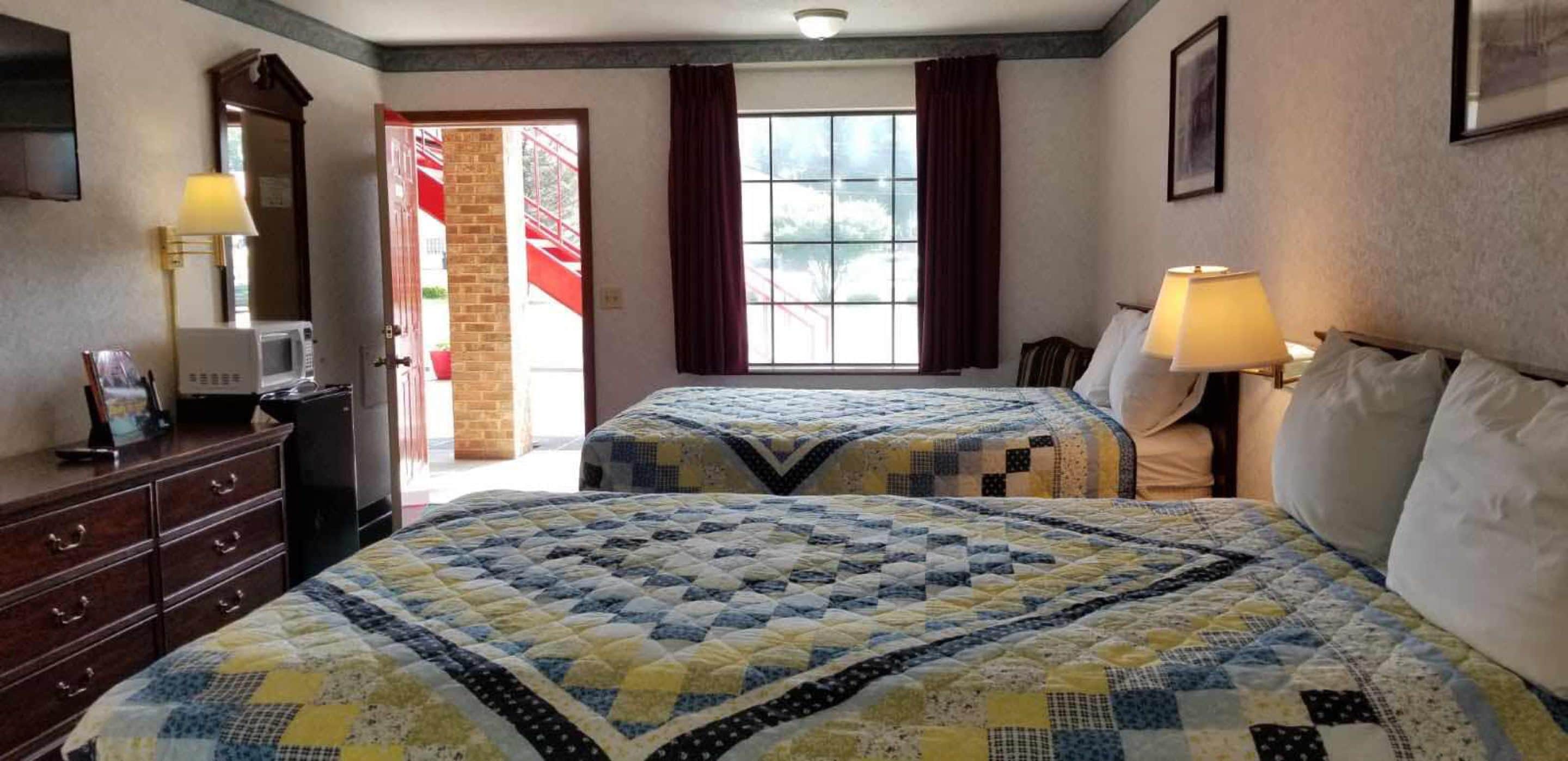 Standard Room, 2 Double Beds | Desk, free WiFi, bed sheets
