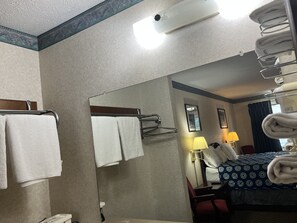 Standard Room, 2 Double Beds | Bathroom