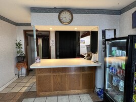 Fachada de la propiedad por la tarde o noche