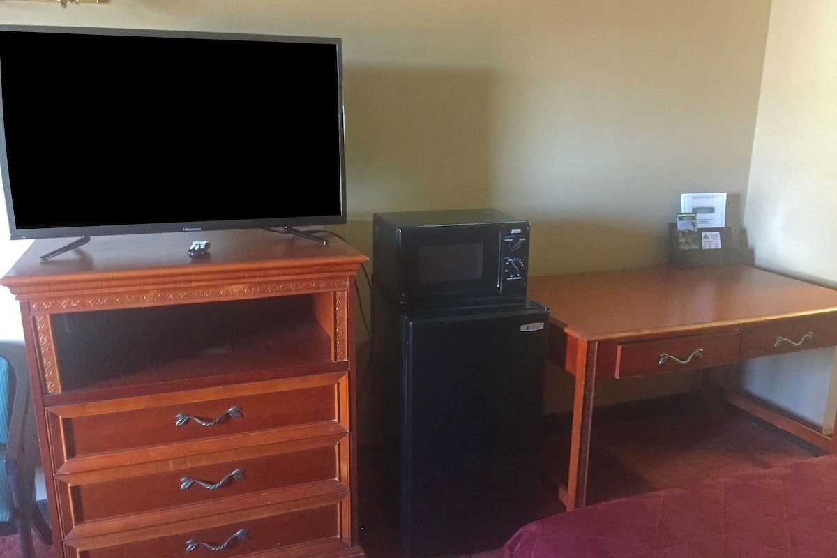 Iron/ironing board (on request), free WiFi, alarm clocks, bed sheets