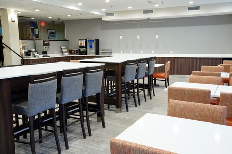 Best Western Paramus Hotel Suites - Image 4
