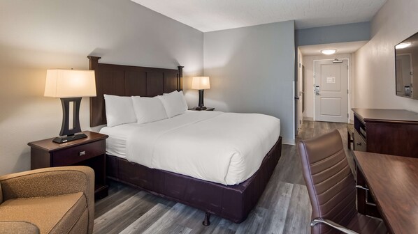 Premium bedding, desk, laptop workspace, blackout curtains - Best Western Paramus Hotel & Suites (Paramus)