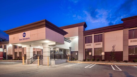 Best Western Paramus Hotel Suites - Image 3