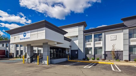 Best Western Paramus Hotel Suites - Image 16