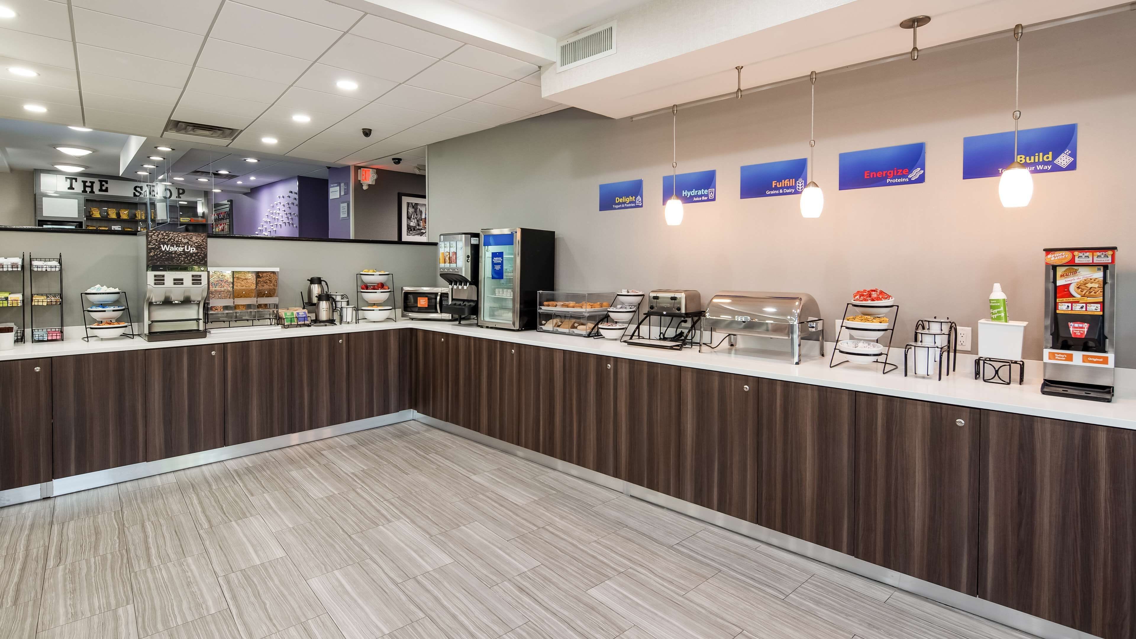 free buffet breakfast