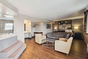 Deluxe Studio Suite, 1 King Bed, Smoking | Egyptian cotton sheets, premium bedding, pillowtop beds